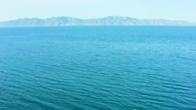 EL SARGENTO LA VENTANA MEXICO-2020: Waves Rippling In The Ocean With The Mountains