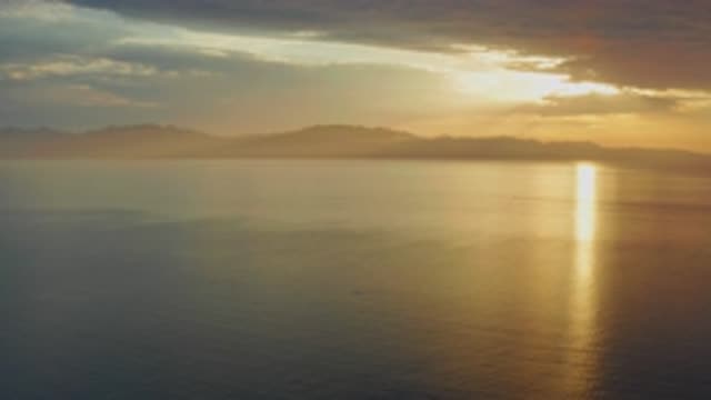 EL SARGENTO LA VENTANA MEXICO-2020: Rays Of Sun Falling On A Lake With Hilly Background