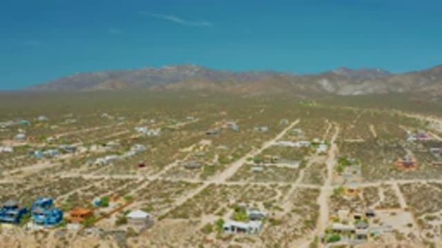 EL SARGENTO LA VENTANA MEXICO-2020: Panning Around Buildings In A Desert Flat