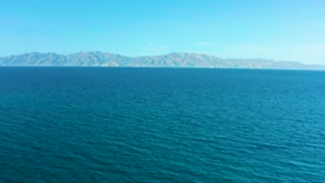 EL SARGENTO LA VENTANA MEXICO-2020: Blue Ocean Water Flows Toward A Coastline