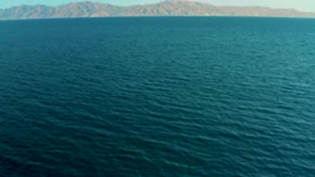 EL SARGENTO LA VENTANA MEXICO-2020: Beautiful Drone Shot Of The Clean And Clear Ocean