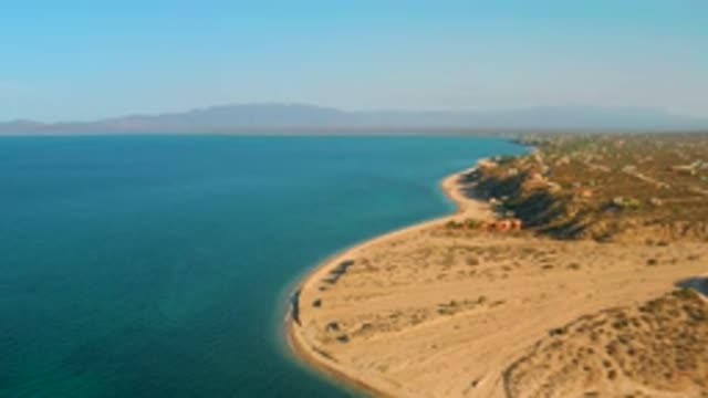 EL SARGENTO LA VENTANA MEXICO-2020: Aerial Footage Of A Sandy Beach With A Tall Mountain Range
