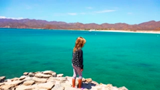 EL SARGENTO LA VENTANA MEXICO-2020: A Girl Walking After Seeing The Beauty Of