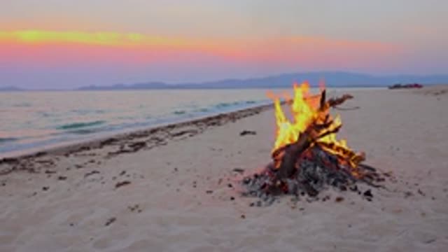 EL SARGENTO LA VENTANA MEXICO-2020: Camp Fire Near The Beach At Night