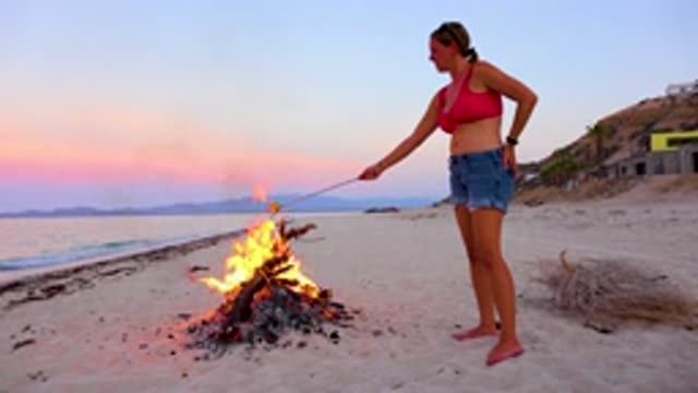 EL SARGENTO LA VENTANA MEXICO-2020: The Pleasant View Of The Lady Cooking At Campfire