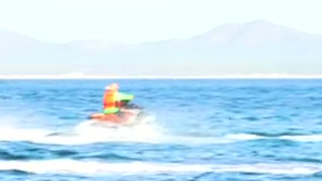EL SARGENTO LA VENTANA MEXICO-2020: Jet Skiing On The Waves Shown From A Nearby