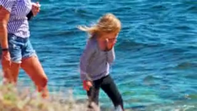 EL SARGENTO LA VENTANA MEXICO-2020: Child Enjoys Fun Walk By The Sea With Family