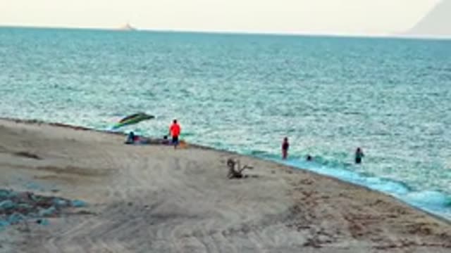 EL SARGENTO LA VENTANA MEXICO B-2020: People Enjoying The Waves And The Beach On