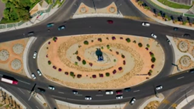 LOS CABOS MEXICO-2020: Driver Doesn't Know Roundabout Precedence