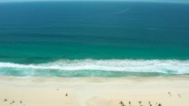 SAN JOSE DEL CABO MEXICO-2020: Foamy Waves Breaking On A Golden Beach Full Of Sand