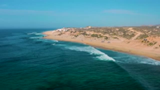 SHIPWRECKS BEACH BCS MEXICO-2020: Ocean Waves Hitting The Shore Of A Beach