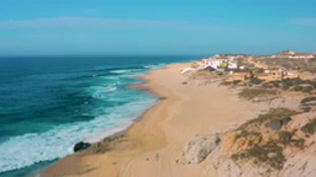 SHIPWRECKS BEACH BCS MEXICO-2020: Brilliant Blue Waves Rolling Onto Sandy