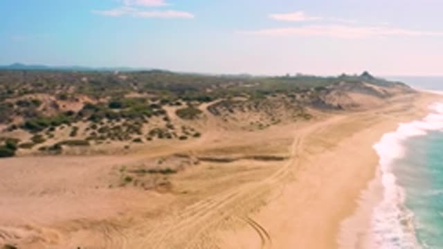 SHIPWRECKS BEACH BCS MEXICO-2020: White Capped Waves Wash Against Sandy Shore