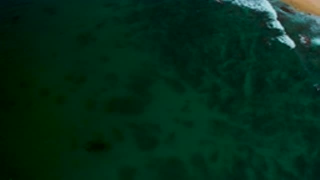 SHIPWRECKS BEACH BCS MEXICO-2020: Smooth Ocean Waves Nearing The Shore