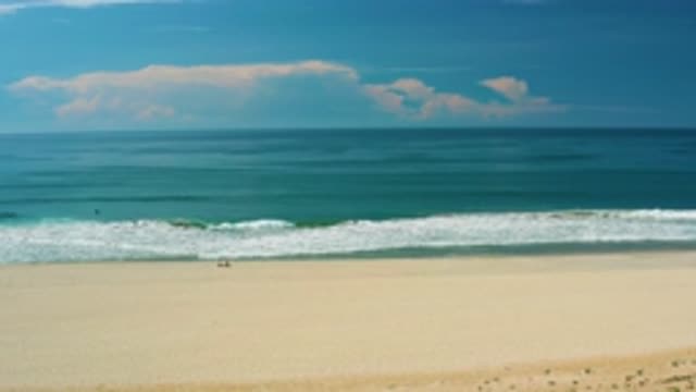 SAN JOSE DEL CABO MEXICO-2020: Rolling Ocean Waves Wash Against Pristine Sandy