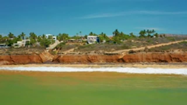 SAN JOSE DEL CABO MEXICO-2020: Green Sea Water White Waves Hitting The Long Beach