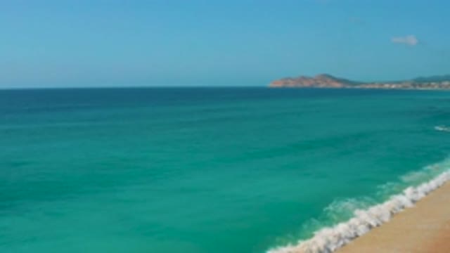 DREAMS BEACH BCS MEXICO-2020: Crystal Clear Blue Sea Waves Hitting Shore