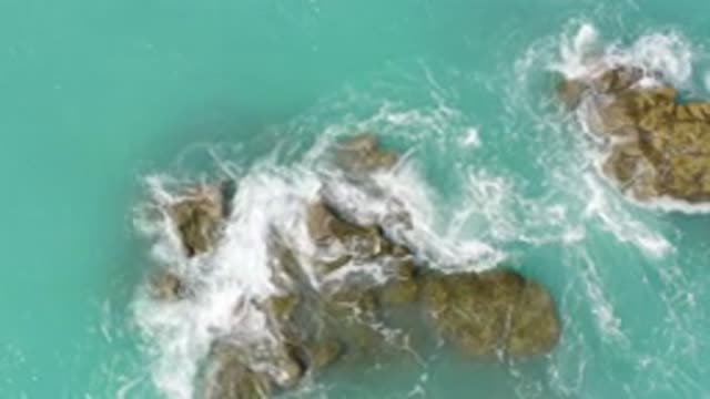 DREAMS BEACH BCS MEXICO-2020: Waves Crashing Against Rocks White