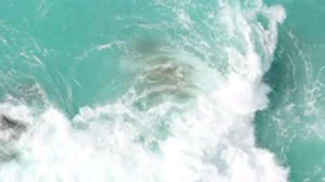 DREAMS BEACH BCS MEXICO-2020: Swirling Turquoise Waves Harshly Crashing Over Rocks