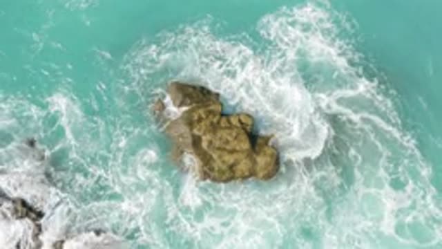 DREAMS BEACH BCS MEXICO-2020: Crystal Clear Waters Hitting The Rocks As If They