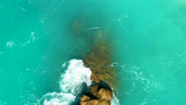 DREAMS BEACH BCS MEXICO-2020: Waves Crashing Into Rock Submerged In Ocean