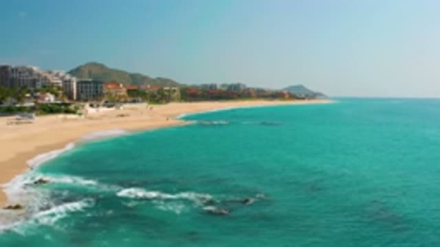 DREAMS BEACH BCS MEXICO-2020: Clear Waves Crash Against The Beach On A Bright