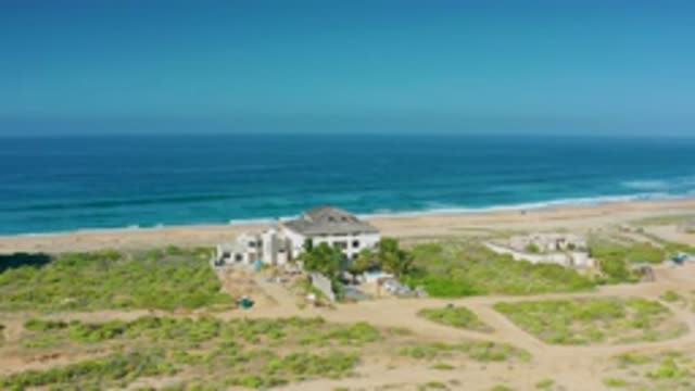CERRITOS BCS MEXICO-2020: Grassy Beach With Large House Faces Towards The Open