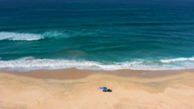 CERRITOS BCS MEXICO-2020: Clear Sea Water With White Waves Hitting The Long Beach