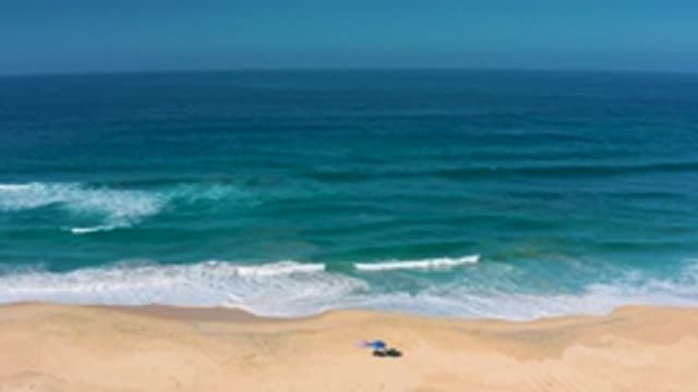 CERRITOS BCS MEXICO-2020: Rolling Ocean Waves Crash Against Sandy Beach Adorned