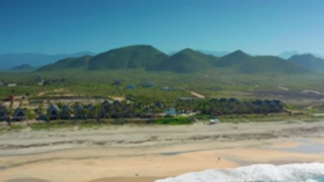 CERRITOS BCS MEXICO-2020: Ocean Waves Crashing Onto Beautiful Beach With Mountains and Trees