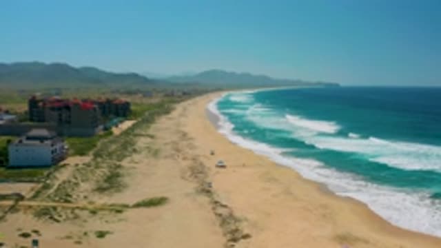 CERRITOS BCS MEXICO-2020: Ocean Waves Crashing On Sandy Shore With Development