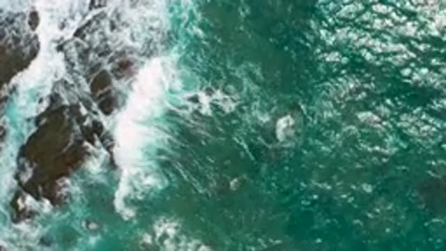 CERRITOS BCS MEXICO-2020: Calming Blue Ocean Waves And Sea Foam Hitting Rocks