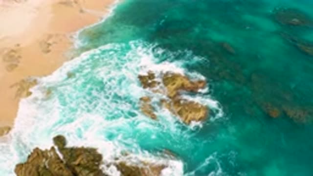 SECRETS MARQUIS LOS CABOS MEXICO-2020: Ocean Waves Crashing Into The Rocks On A