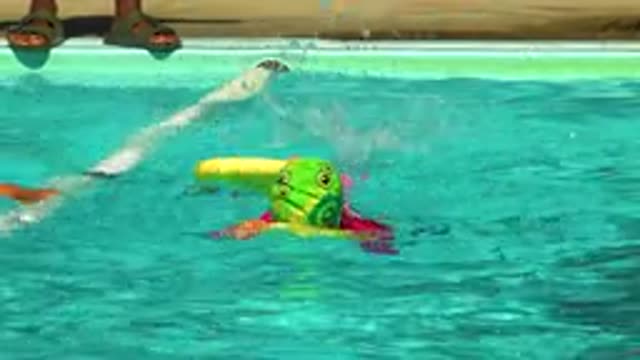 CABO SAN LUCAS MEXICO-2020: Numerous Children Learning To Swim On A Wonderful