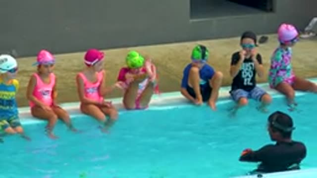 CABO SAN LUCAS MEXICO-2020: Happy Children Sitting On The Edge Of A Pool At