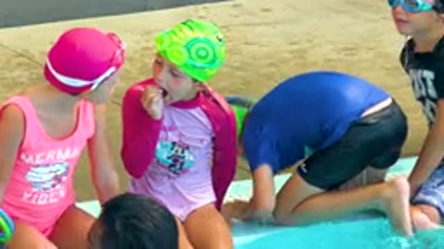 CABO SAN LUCAS MEXICO-2020: Many Cute Boys And Smart Girls Sitting Above The Pool