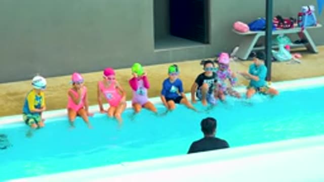 CABO SAN LUCAS MEXICO-2020: Trainer Teaching Girls in Swimsuits at Pool