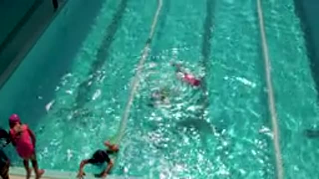 CABO SAN LUCAS MEXICO-2020: Trainer Teaching Girls In The Blue Swimming Pool