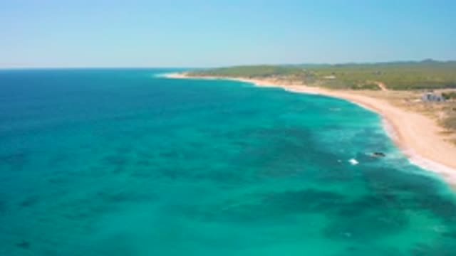 EL CARDONCITO BCS MEXICO-2020: Blue Sparkling Sea Waves Lashing On The Sandy Shore