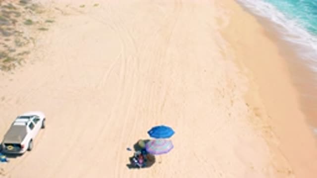 EL CARDONCITO BCS MEXICO-2020: Big White Car In The Sand Beach Blue Umbrella In