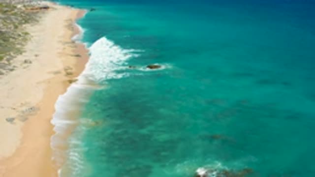 EL CARDONCITO BCS MEXICO-2020: White Sandy Beach With Clear Blue Water Washing Ashore