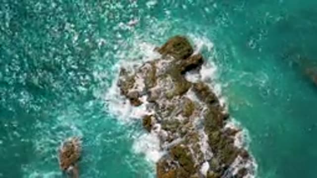 EL CARDONCITO BCS MEXICO-2020: White Waves Disperse Over Algae Covered Rocks