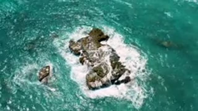 EL CARDONCITO BCS MEXICO-2020: Blue-Green Ocean Water Washing Over A Rock Outcropping