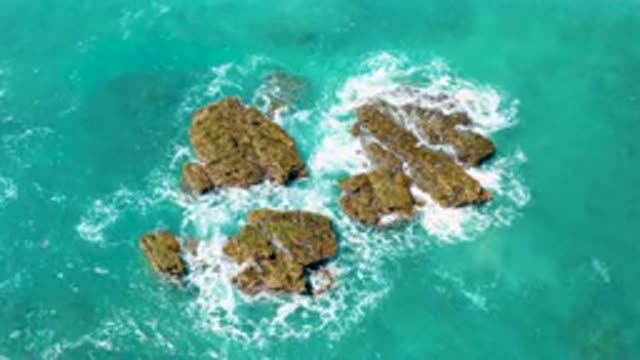 EL CARDONCITO BCS MEXICO-2020: Crystal Clear Blue Sea Water Hitting Hard Rocks