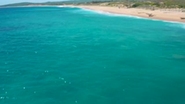 EL CARDONCITO BCS MEXICO-2020: Sparkling Blue Ocean Water With Waves Crashing